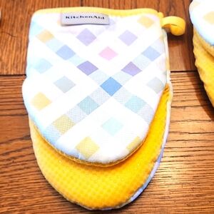 Set of two kitchen Aid pot holders